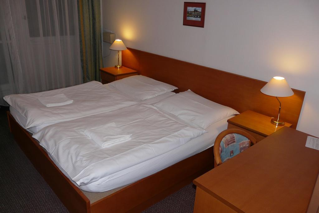 Cmc Residence & Conference Inn Čelákovice Quarto foto